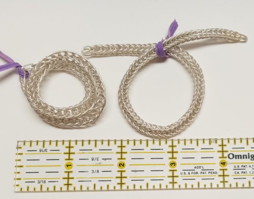 Judy Larson's Double Foxtail Chain - , Wire Jewelry Design, Making Chain, Chain Making , Loops, Wire Loop, Wrapped Wire Loop, Remove the twist tie or scrap wire.